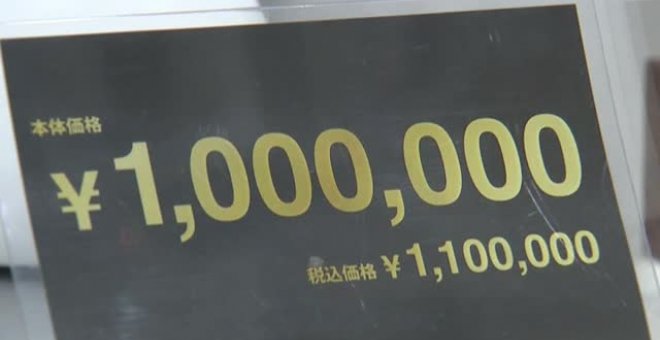 Mascarillas de lujo con diamantes, perlas o cristales de Swarovski en Japón