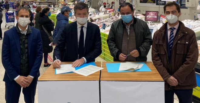 Carrefour firma un acuerdo con la Cofradía de Santoña para comercializar caballa