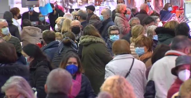 La Navidad más extraña: mercados llenos, celebraciones en solitario y videollamadas