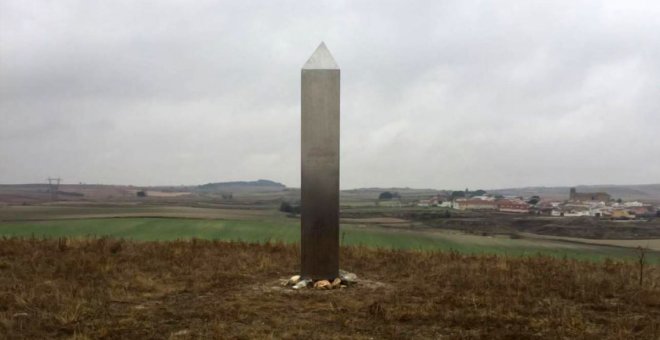 Un misterioso monolito metálico como el del desierto de Utah aparece de la nada en un pequeño pueblo de Cuenca