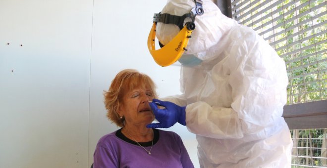 Segueixen a la baixa els pacients Covid als hospitals catalans, tot i que creixen els crítics