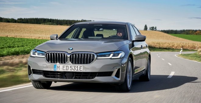 El BMW Serie 5 estrena otra versión híbrida enchufable con el BMW 520e