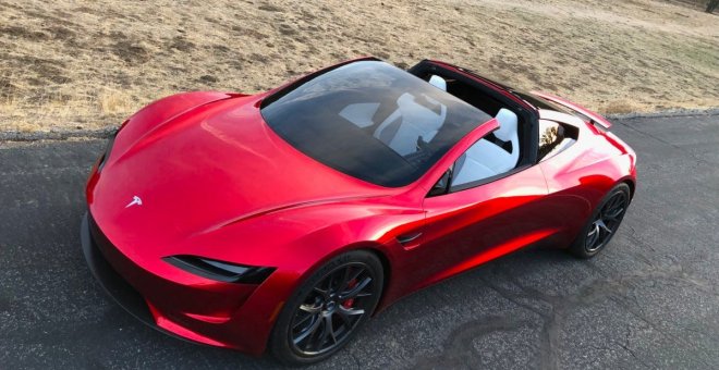 Elon Musk adelanta que el Tesla Roadster podrá volar "un poco" y su fecha de llegada al mercado