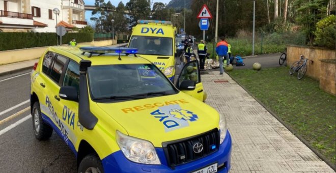 Heridos dos ciclistas tras sufrir un atropello en Guriezo