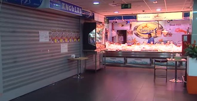 Los comerciantes del centenario mercado de Torrijos en Madrid luchan por mantenerlo abierto