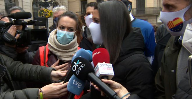 Arrimadas se solidariza con agentes "señalados y acosados" en Cataluña