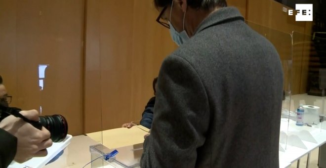 Salvador Illa ejerce su derecho al voto