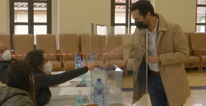 Roger Torrent ejerce su derecho al voto