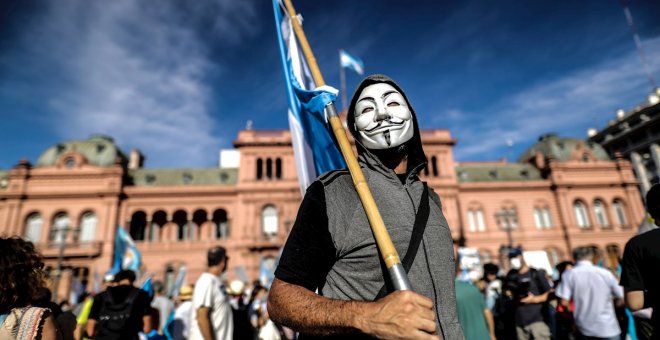 Los argentinos salen a las calles para protestar por la "vacunación vip" de personas cercanas al Gobierno