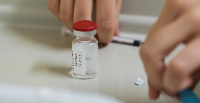 Sanidad recomienda tomar paracetamol antes de recibir la vacuna de Astrazeneca