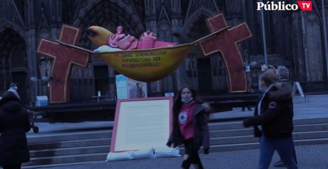 Denunciar los abusos de la Iglesia con una escultura gigante