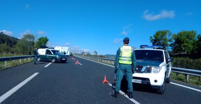 Las carreteras vascas, controladas por Tráfico esta Semana Santa para evitar viajes a Cantabria