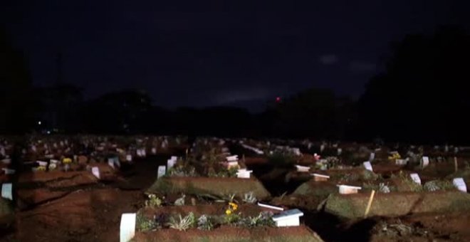 Nuevo récord diario de muertes por covid-19 en Brasil que les obliga a celebrar funerales nocturnos