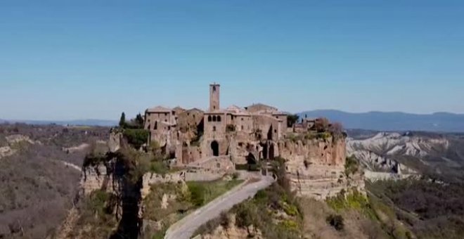 Una ciudad medieval italiana, en peligro por la constante erosión