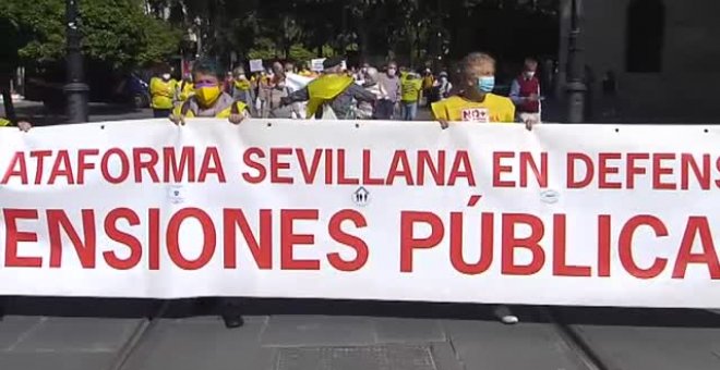 Multitudinaria manifestación en Sevilla en defensa de las pensiones