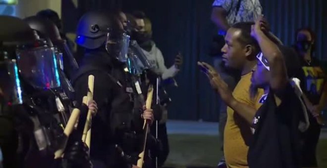Seis detenidos en una noche de protestas por un episodio de violencia policial en EEUU
