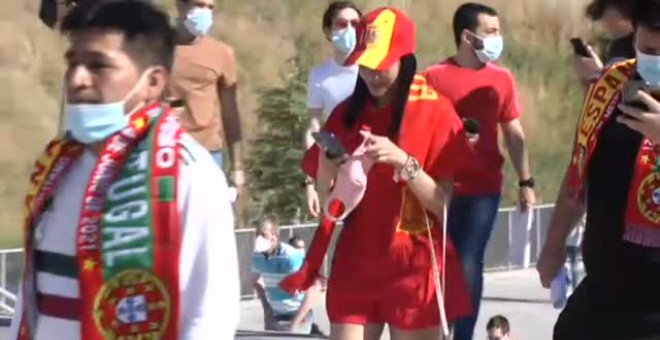 La afición vuelve a vibrar con la Roja en un estadio