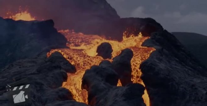 Espectaculares  cascadas de lava del volcán islandés