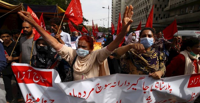 16 organizaciones feministas y de Derechos Humanos reclaman a Imran Khan que se disculpe por sus comentarios machistas