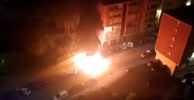 "Virulento" incendio de varios contenedores en Santander esta madrugada 