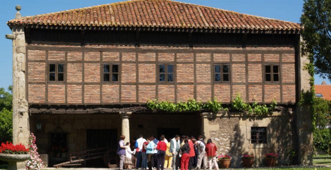 Viérnoles y el Museo Etnográfico exponen una muestra sobre el patrimonio arquitectónico de la localidad