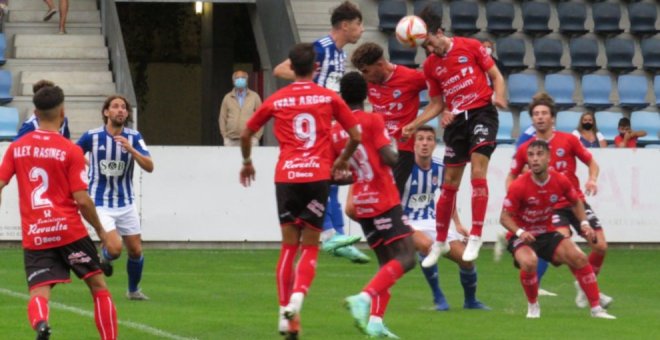 Al Charles le sale el partido raro en El Malecón