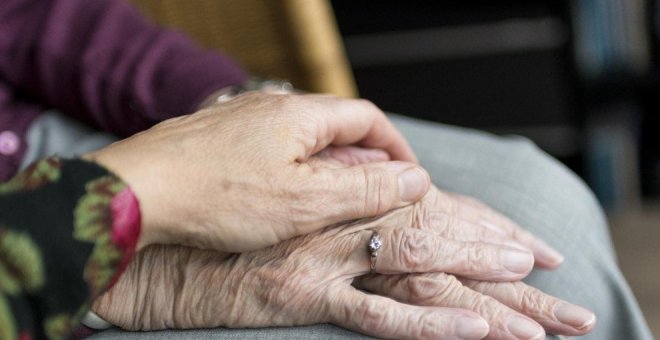 Razones para contratar los servicios de una cuidadora de mayores a domicilio