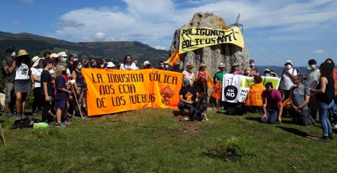 Más de 100 personas realizan una ruta 'antieólica' para conocer las ubicaciones de cinco parques proyectados