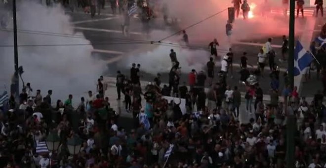 Violentos incidentes en la manifestación negacionista de anoche en Atenas