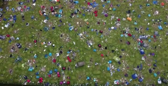 El Reading Festival de Reino Unido deja una explanada llena de basura tras 3 días de música