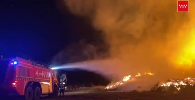 Un rayo incendia una nave de compostaje en Madrid