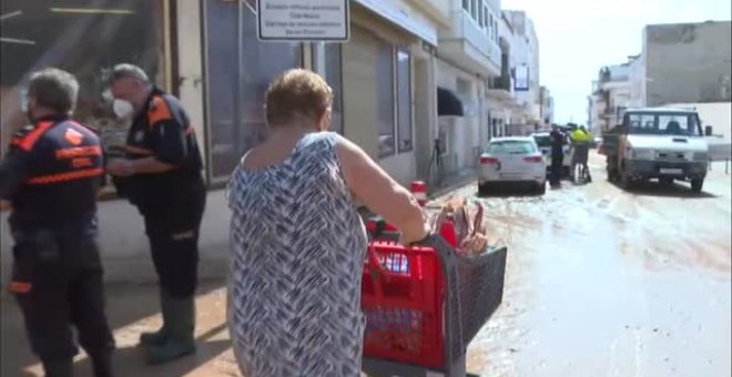 Decenas de voluntarios acuden a echar una mano al desastre de la DANA en Alcanar