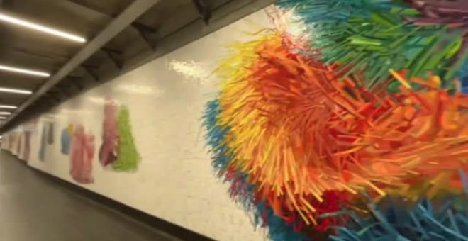 El metro de Nueva York estrena vibrantes murales realizados por el artista Nick Cave