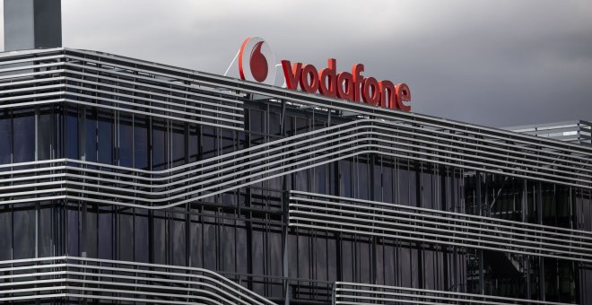 Vodafone anuncia a los sindicatos el cierre de sus 34 tiendas en España