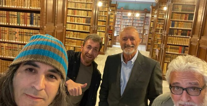 La sorprendente foto de Pablo Motos, Pérez-Reverte y Leo Harlem en la RAE