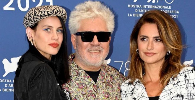 Almodóvar: "La sociedad española tiene una deuda moral con las familias de los desaparecidos en las cunetas"