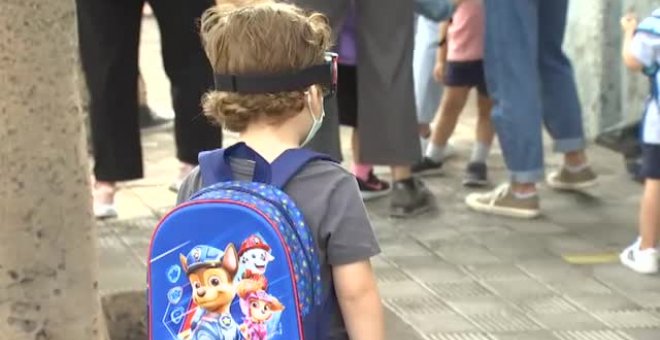 4.000 niños de La Palma vuelven a las aulas pendientes del volcán