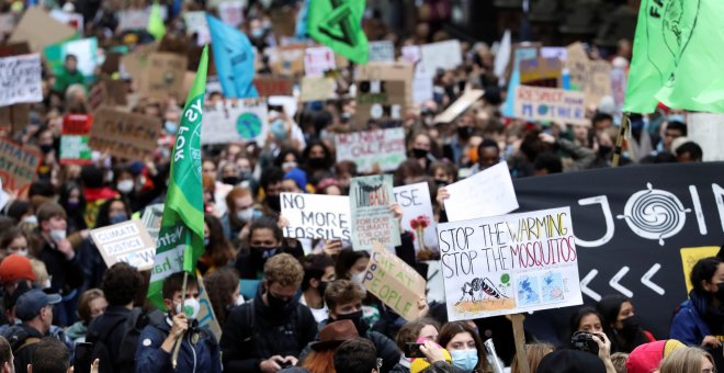 Una nueva generación de activistas se organiza contra la crisis climática y turística que precariza su futuro