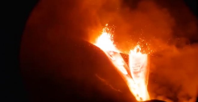 El terremoto de mayor magnitud y nuevos desbordamientos de lava cuando se cumplen dos meses de la erupción