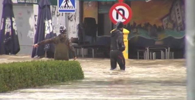 La crecida del río Arga deja inundados los barrios del norte de Pamplona