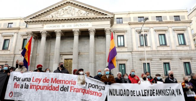 "Pasado el tiempo todo el mundo se olvidará, pero nosotros no queremos olvidar a nuestros familiares"