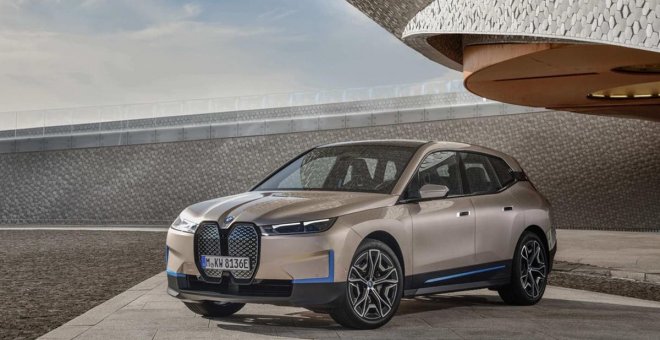 BMW se asegura el suministro de microchips para los faros del BMW iX