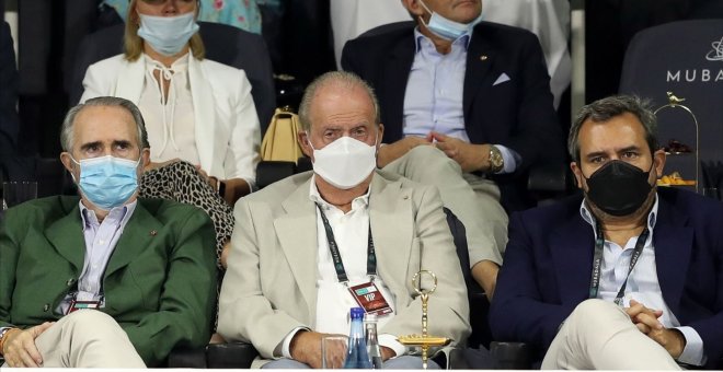 El rey Juan Carlos reaparece en un partido de Nadal en Abu Dabi