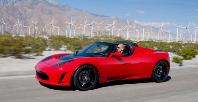 Todavía puedes comprar el Tesla Roadster original, pero a cambio de un alto precio