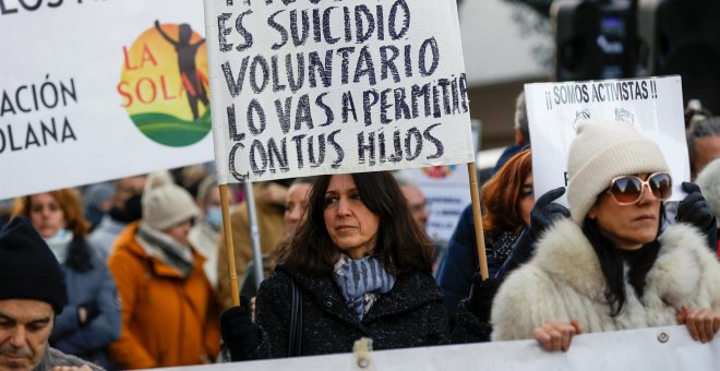 Una manifestación antivacunas marcha en Bilbao sin mascarillas y compara el pasaporte covid con el apartheid