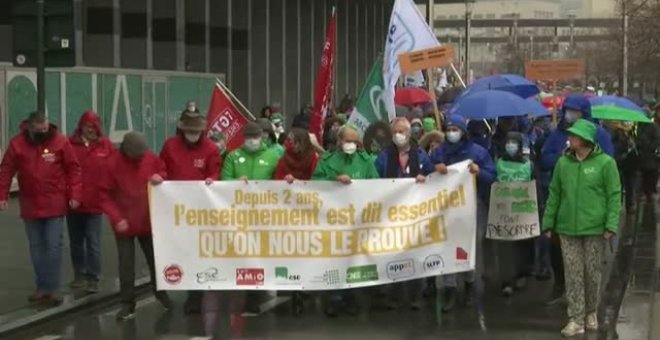 Casi 10.000 profesores protestan por las calles de Bruselas por sus condiciones laborales