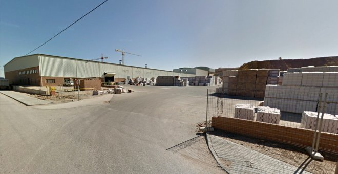 Un trabajador de 55 años muere aplastado por el imán de una grúa en un accidente laboral en Chiloeches