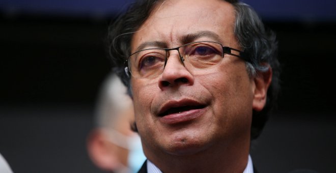 El senador Gustavo Petro es el dirigente político mejor valorado en Colombia