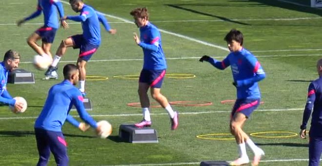 El Atlético prueba un once en el que Griezmann y Suárez volverían a ser suplentes