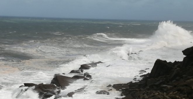 Cantabria, en riesgo por oleaje y nieve este jueves